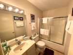 Mountain Shadows D3: Nice Bathroom with a Shower/Tub Combo